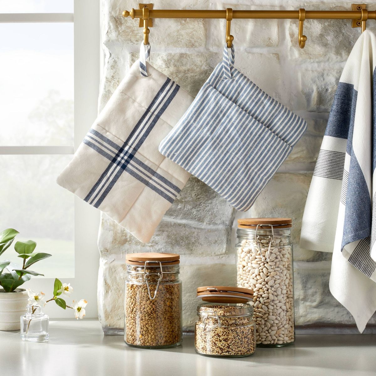 Large 47oz Glass & Wood Clamp Pantry Canister